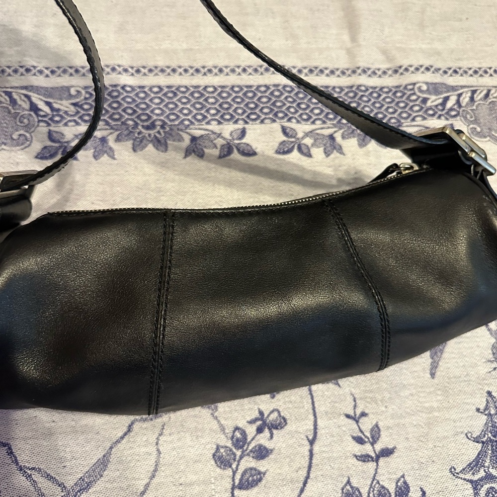 Tod’s Barrel Shoulder Bag - Picture 2 of 4